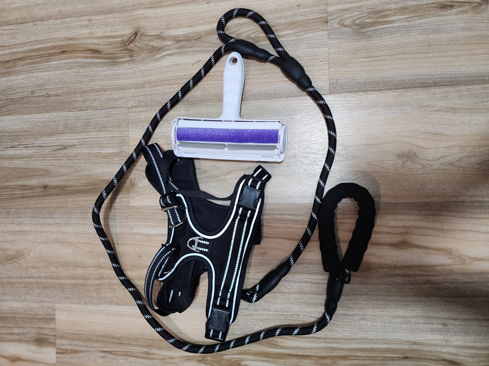 3 Piece Dog Harness Kit, No Pull Padded Reflective Harness with Handle, Heavy Duty Rope Leash and Reusable Pet Hair Remover, Small Medium Large XL Black XL 3 piece dog harness kit with rope leash and pet hair remover