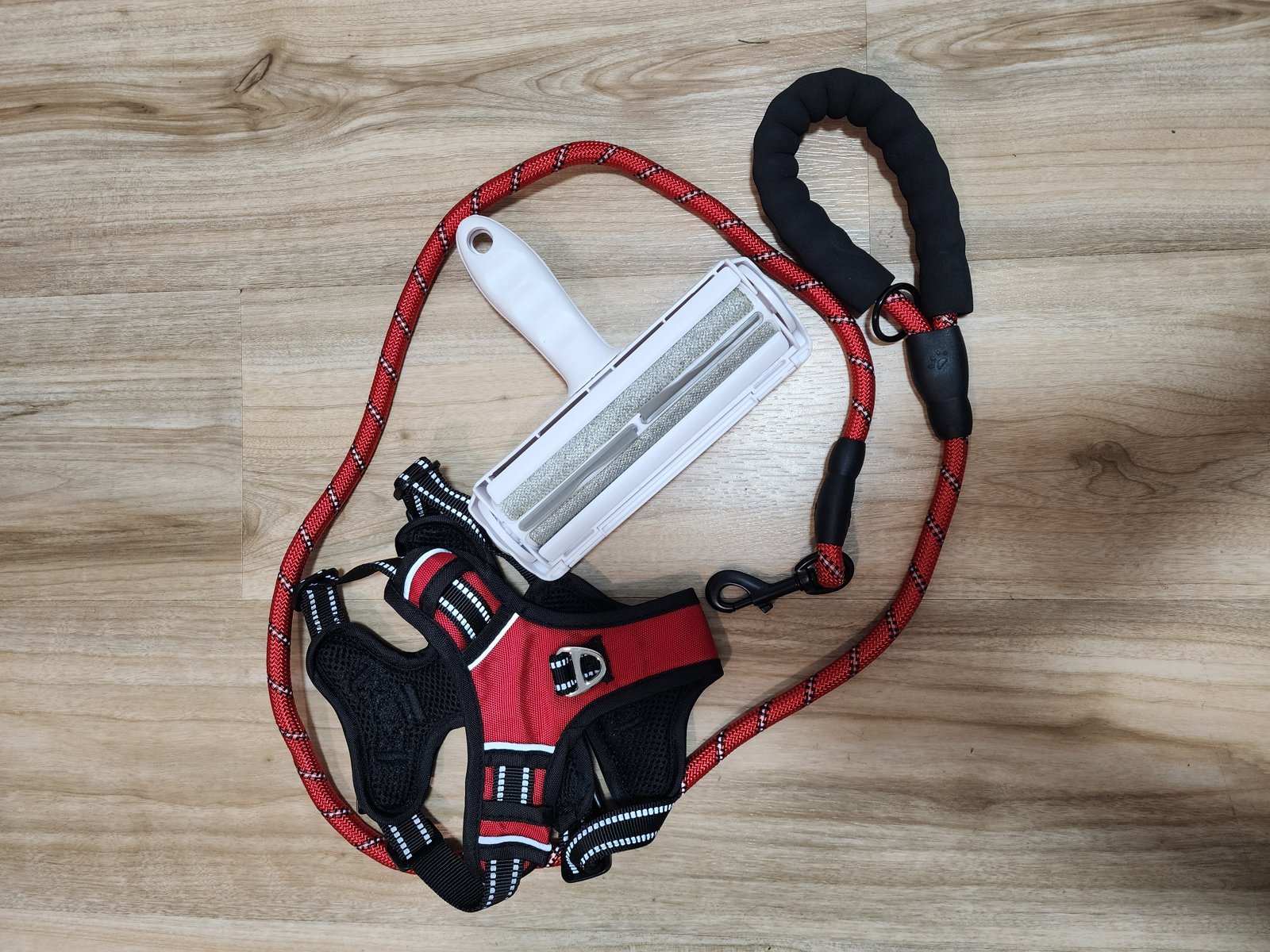 3 Piece Dog Harness Kit, No Pull Padded Reflective Harness with Handle, Heavy Duty Rope Leash and Reusable Pet Hair Remover, Small Medium Large XL Red small 3 piece dog harness kit with rope leash and pet hair remover